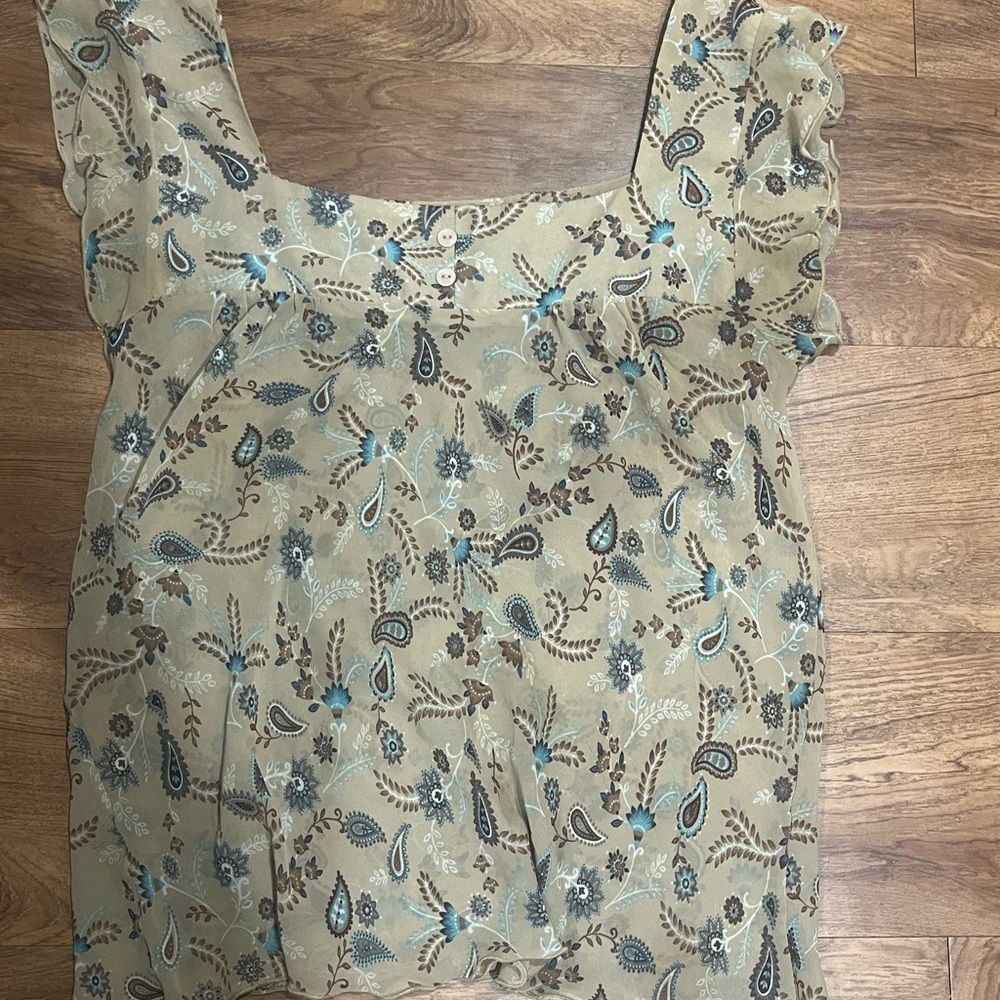 3/$15 Sheer Flutter Sleeve Paisley Floral Beige Blue Women's Top Size Medium